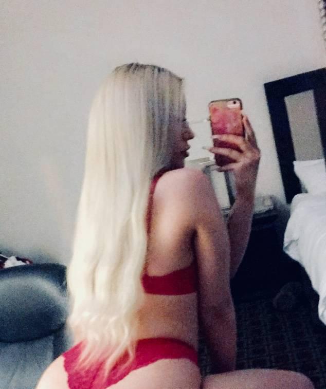 !!NEW in town!! Big booty blonde barbie all natural