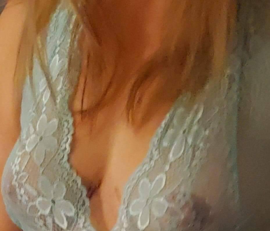 tall curvy blonde, squirter!!! One night only