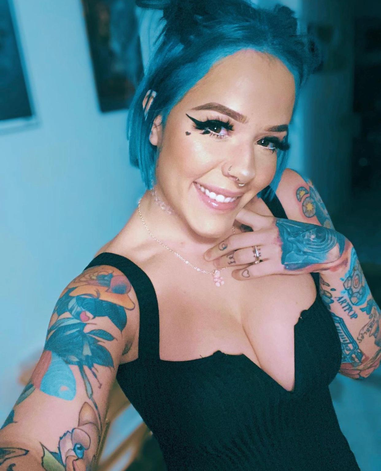 Available for hook up sex 🍆🍆🍆